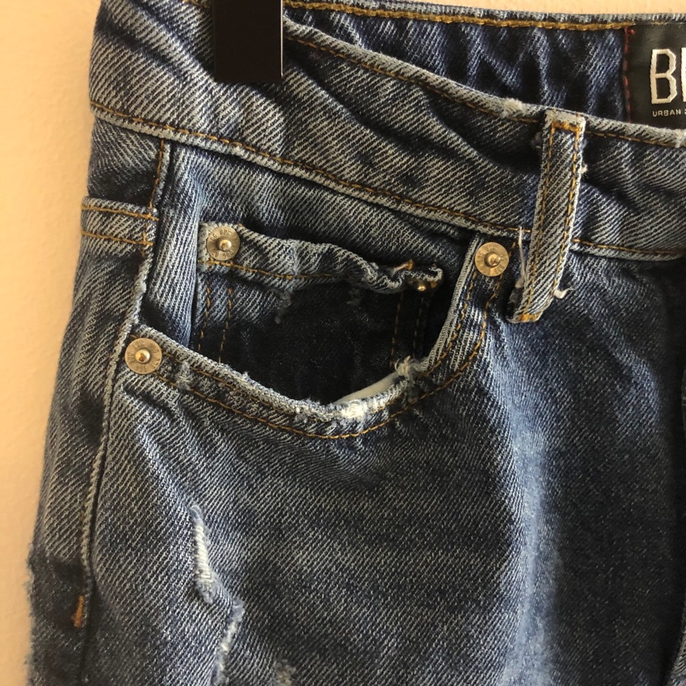 Vtg inspired BDG High Waist Distressed Mom Jeans - Picture 7 of 15